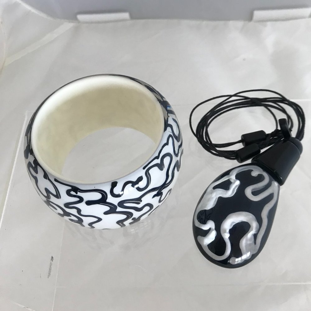 Necklace and bracelet set